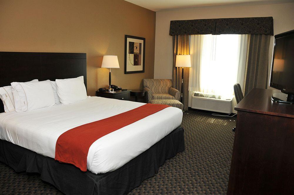 Holiday Inn Express & Suites Clinton By Ihg Værelse billede